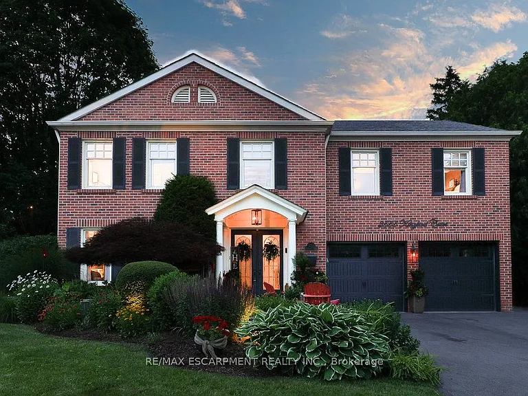 3555 Kingbird Ct — Photo 2