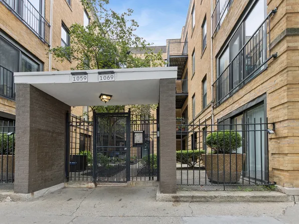 1069 W Foster Ave #1C, Chicago, IL 60640