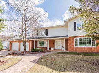 289 Circle Hills Dr, Grand Forks, ND 58201