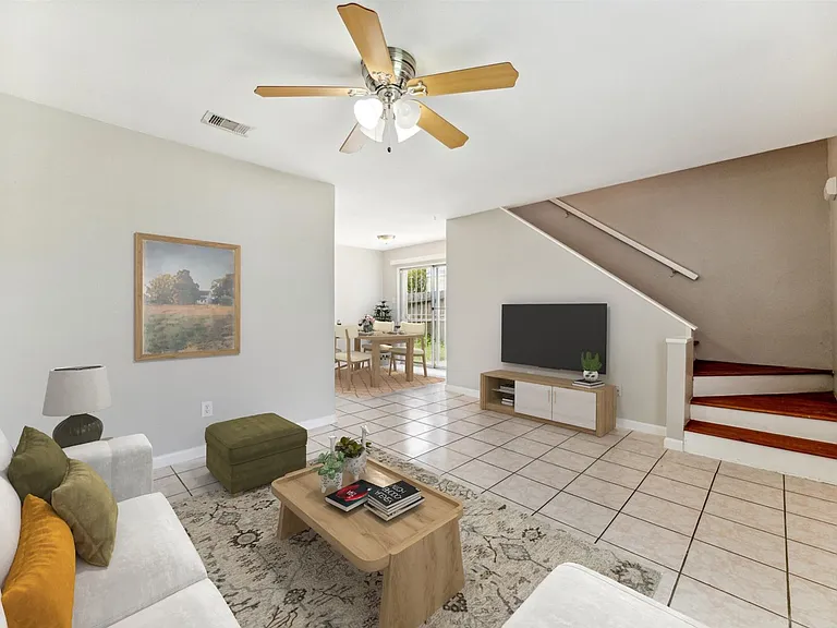 1916 Upland Dr — Photo 2