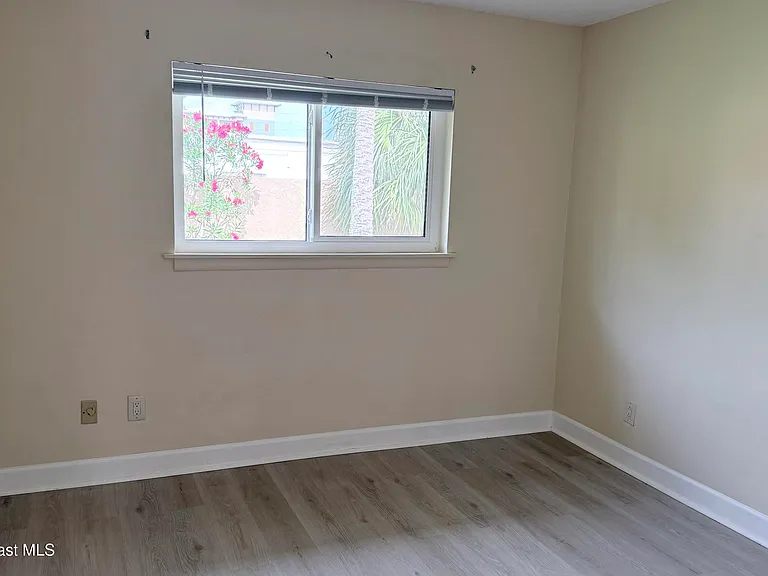 1145 N Shannon Ave #9 — Photo 13