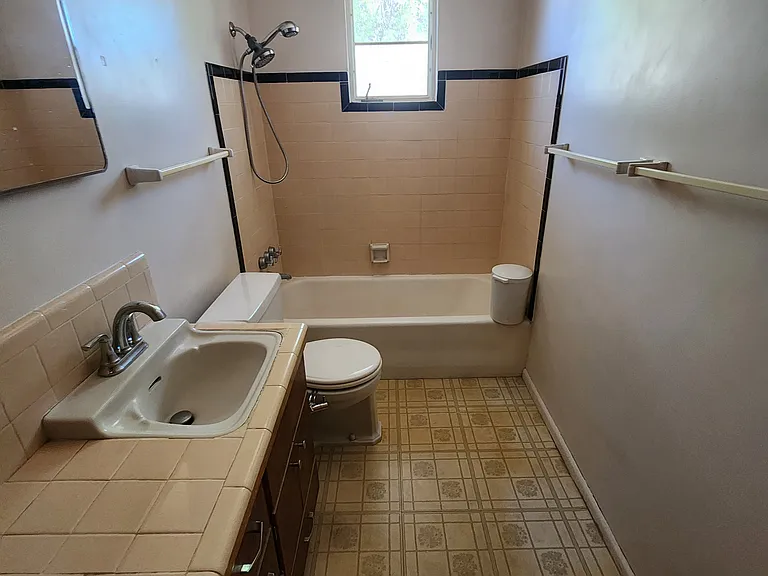 525 S Rosemont Ave — Photo 7