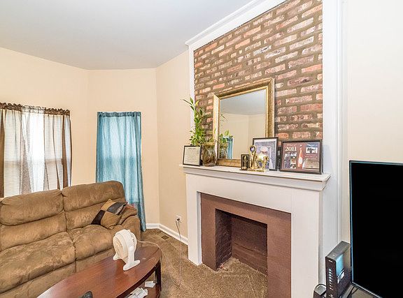 3rd image of 4343 W Gladys Ave