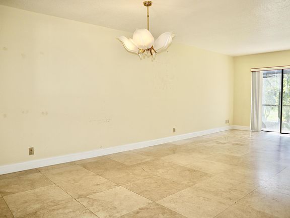 5th image of 1405 Maplewood Dr