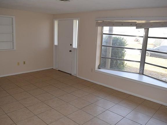 3rd image of 3525 Bradford Dr