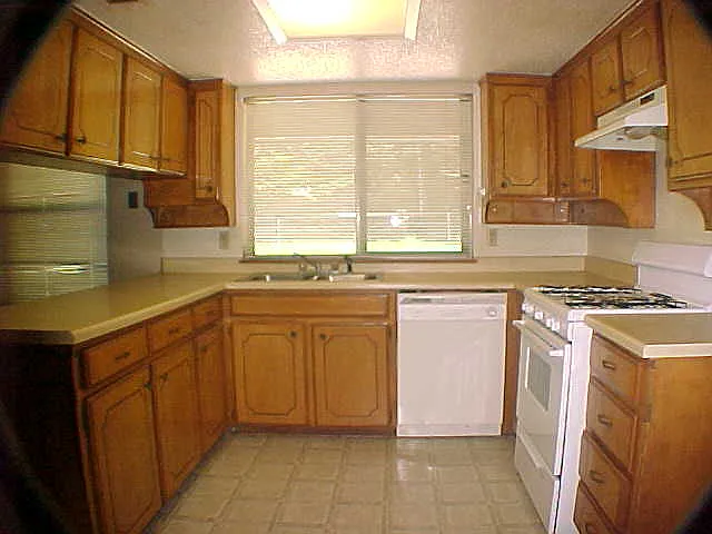622 Tracy St — Photo 7