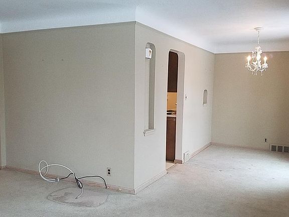5th image of 8320 Wainstead Dr