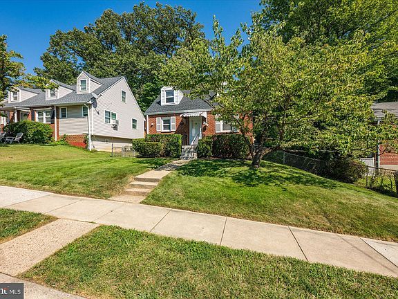 3rd image of 10511 Hayes Ave