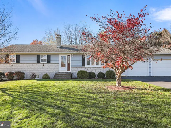 241 Krollman Dr, Fayetteville, PA 17222