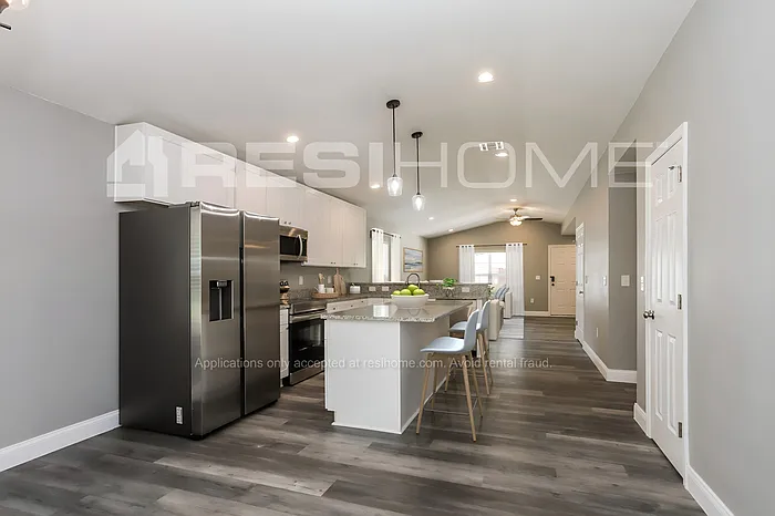 3 bed, 2.0 bath, 1440 sqft, $1,920 — Photo 3
