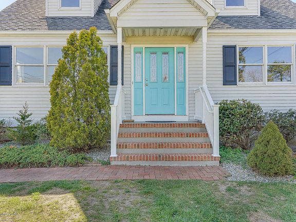 4th image of 32 Haines Cove Dr