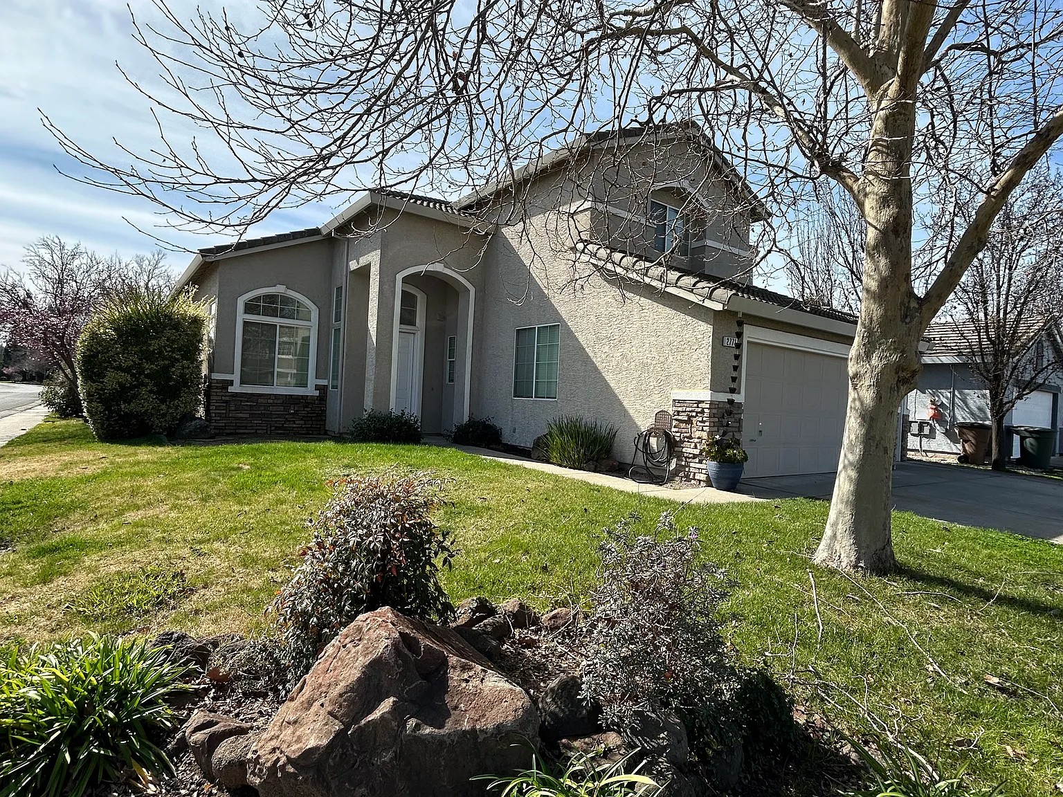 4 bed, 2383 sqft, $3,500 — Photo 3