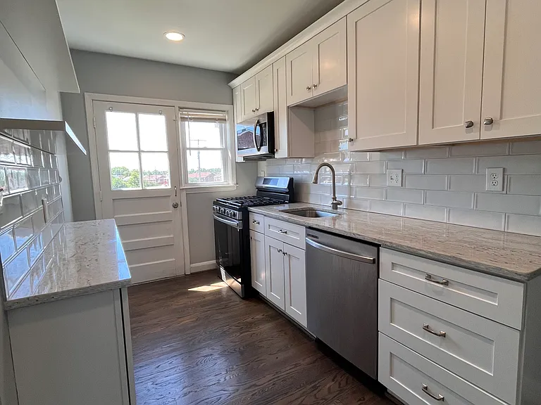 4905 Wilkens Ave — Photo 10