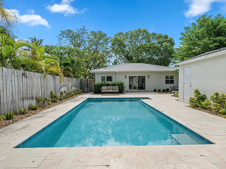 611 N Palmway — Photo 20