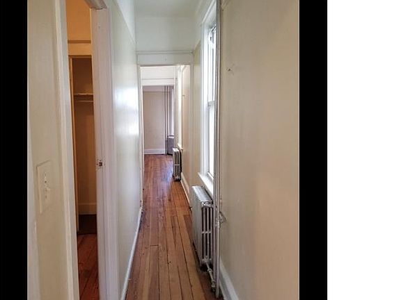 4th image of 137 Beech St