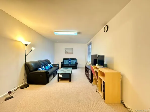 38-15 149 Street #2D, Flushing, NY 11354