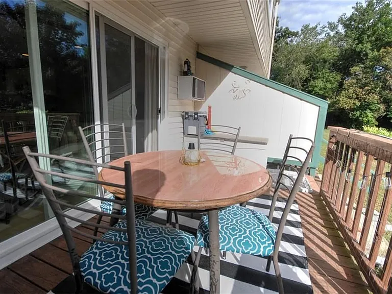 10 Beach Rd #4 — Photo 9