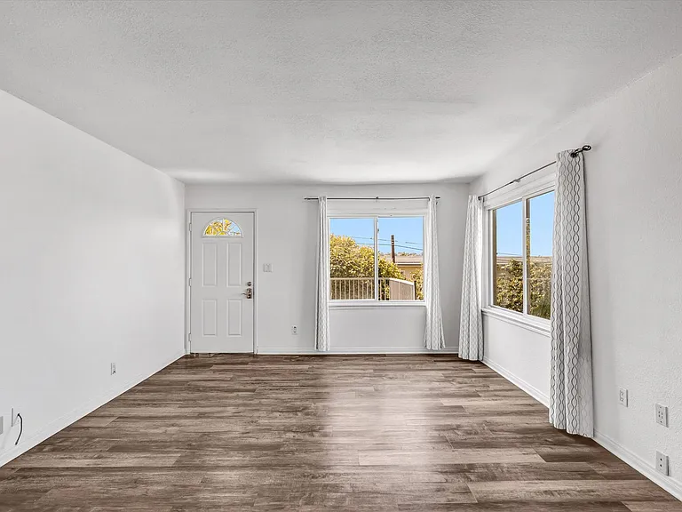 5860 - 5864 Mildred Street — Photo 27