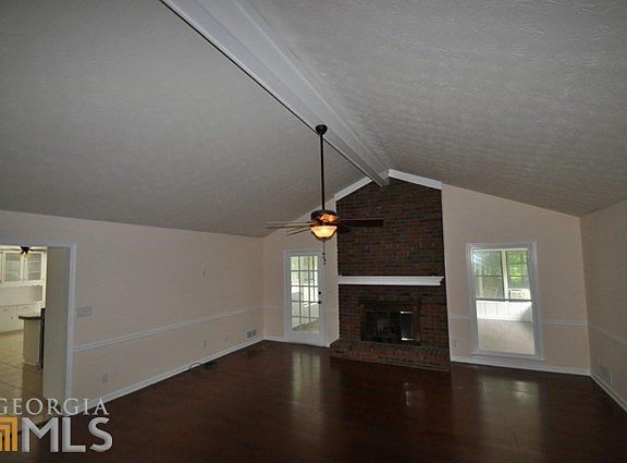 3rd image of 220 Country Place Dr