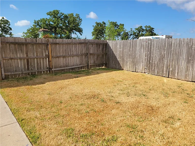4140 McFarland Dr — Photo 16