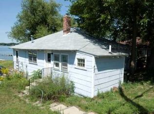 453 E Shore Dr, Whitmore Lake, MI