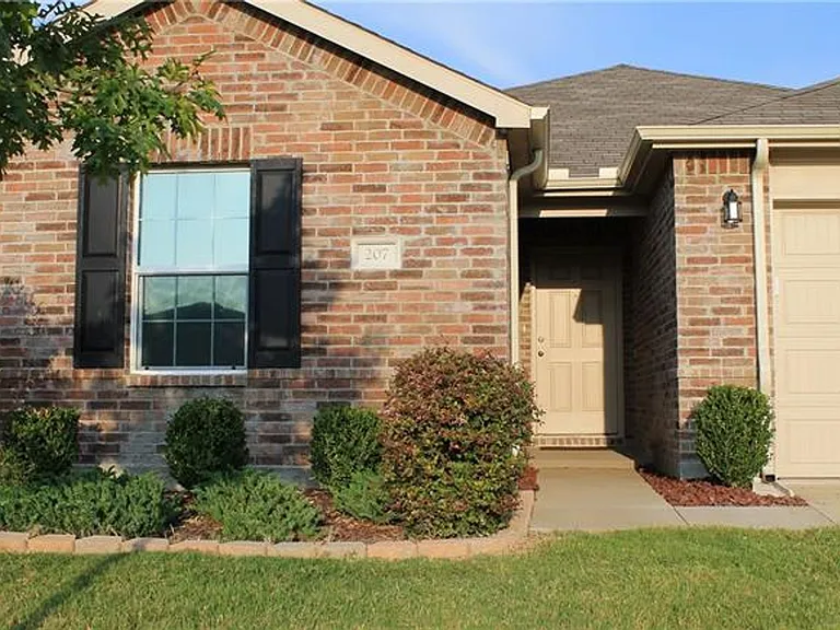 207 Citrus Dr — Photo 2