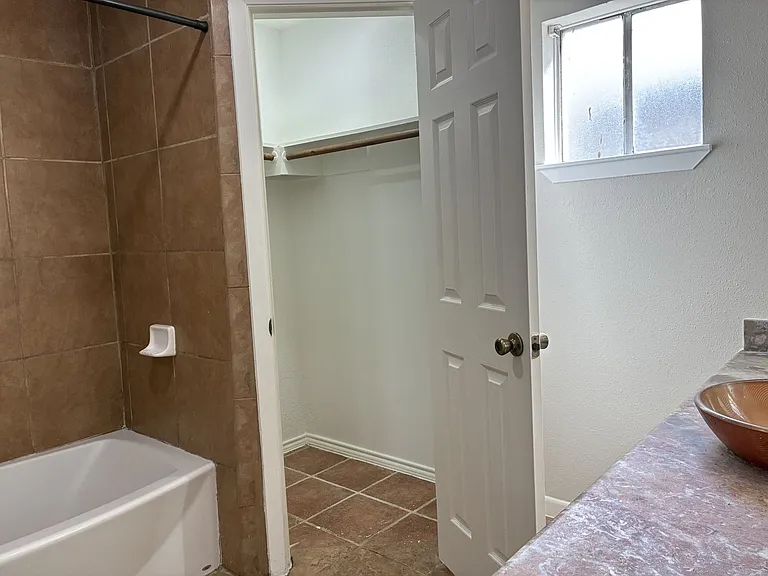 4211 Autumn Meadow Dr — Photo 13