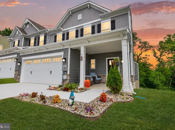 2820 Town View Cir, New Windsor, MD 21776