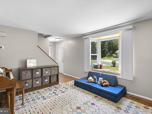 3rd image of 16716 Sioux Ln