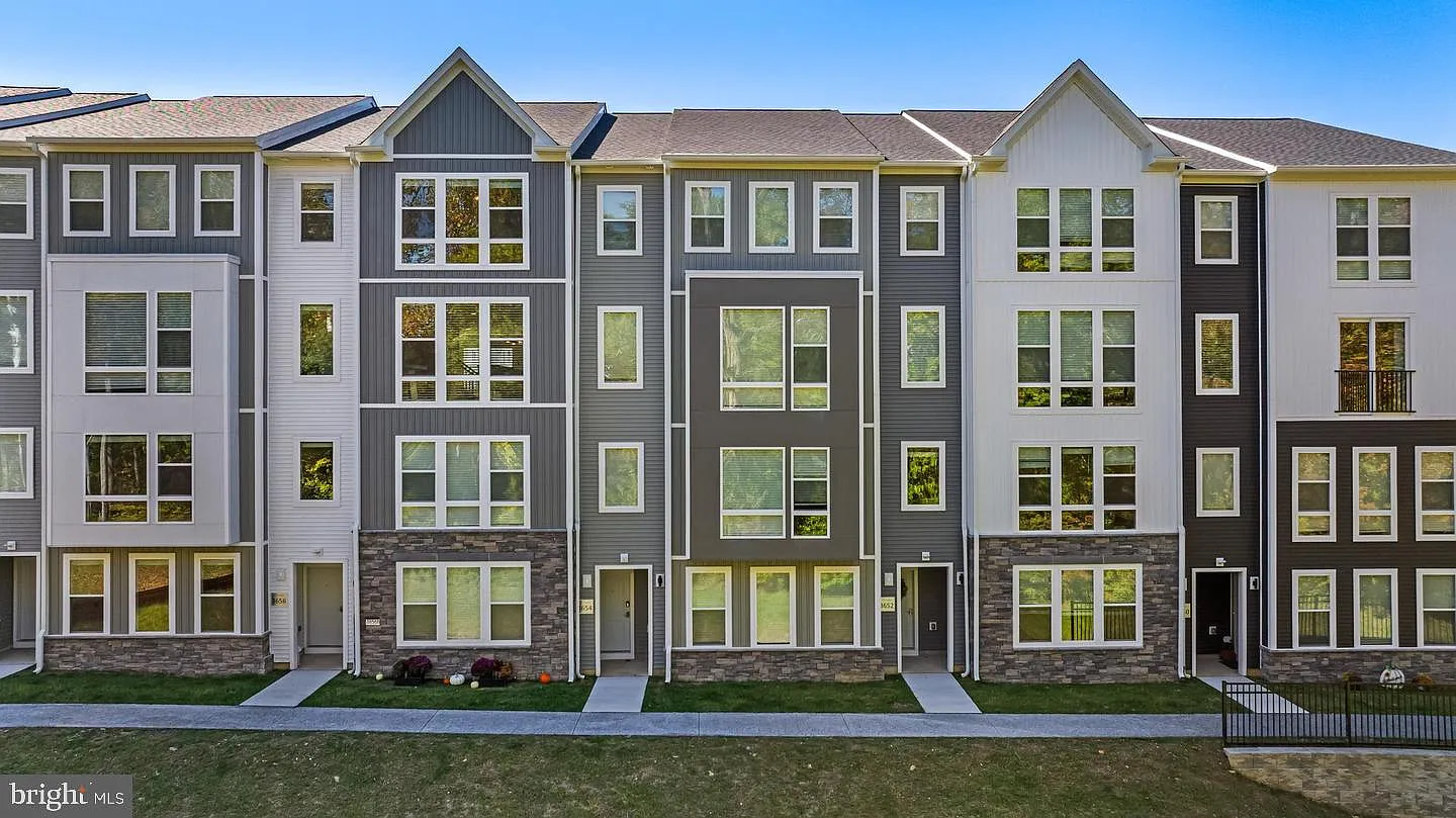 3 bed, 2.5 bath, 1768 sqft, $2,699 — Photo 2