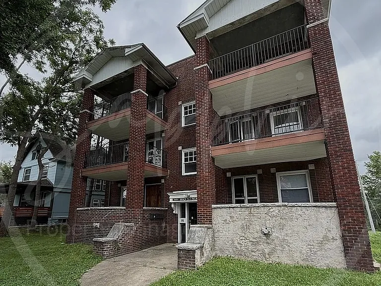 853 Barnett Ave — Photo 3