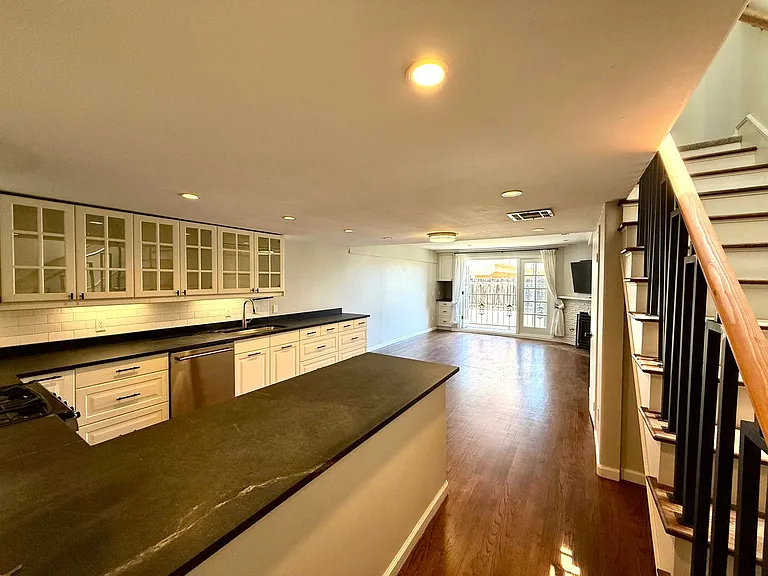 1111 Eureka St #8 — Photo 2