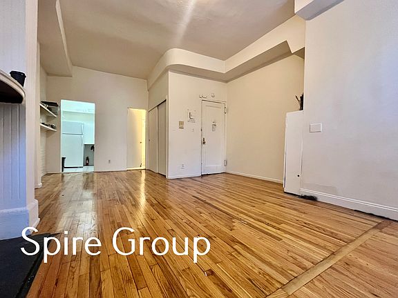 2nd image of 457 W 50th St APT 1re