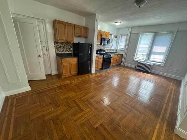 2093 Matthews Ave #2D