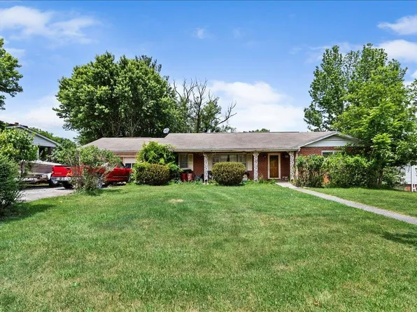 1303 Hopkins Dr, Pulaski, VA 24301