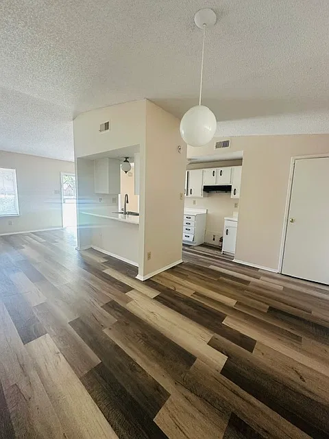 3 bed, 1188 sqft, $1,500 — Photo 4