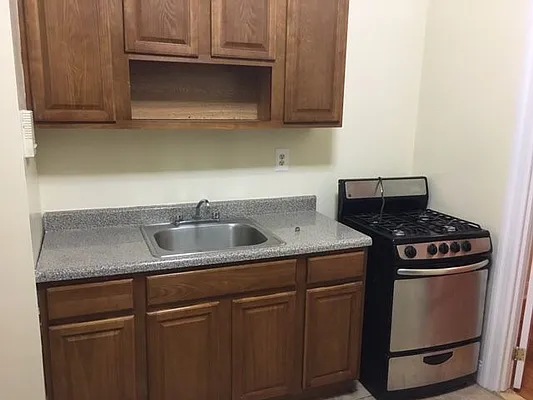 Rented by Premier Metro Realty Corp | media 41