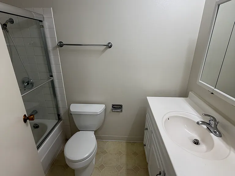 1450 Southgate Ave — Photo 6
