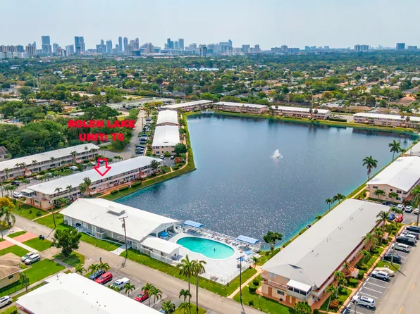 800 SW 10th Terrace #T-6, Hallandale Beach, FL 33009