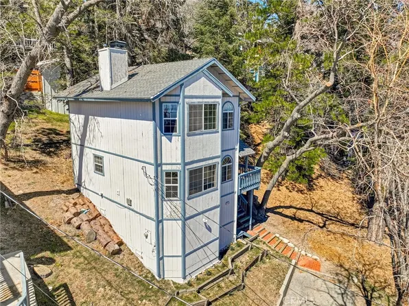 31920 Pine Cone Dr, Running Springs, CA 92382