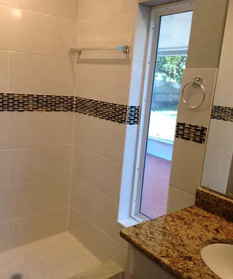 709 Sunset Dr — Photo 2