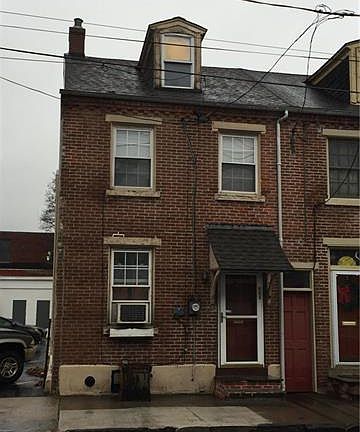 2nd image of 220 N 10th St