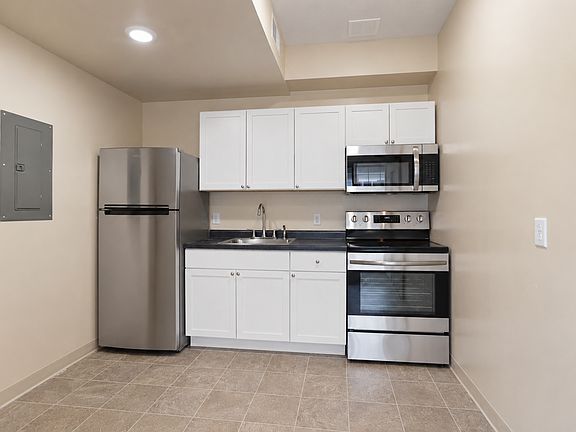 4th image of 215 Huseth St #122