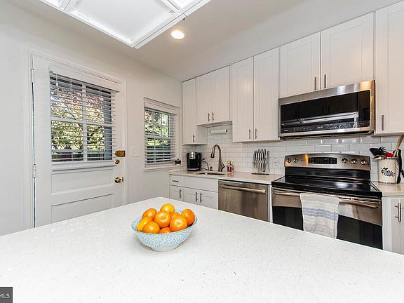 3rd image of 3356 S Wakefield St #B