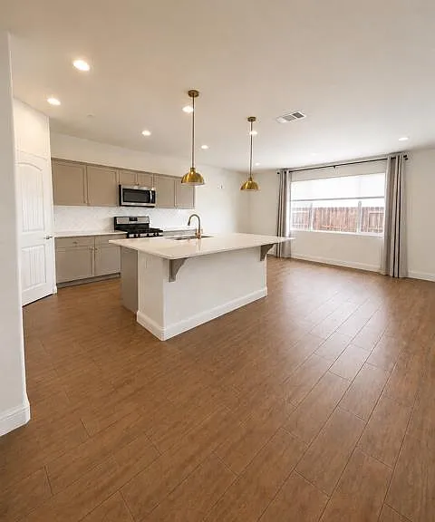 6087 W Norwich Ave — Photo 2