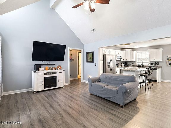 5th image of 104 Camellia Ave