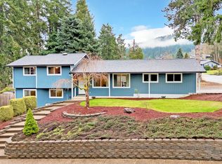 305 S 68th Pl, Springfield, OR 97478