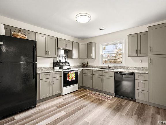 5th image of 26721 Belanger St