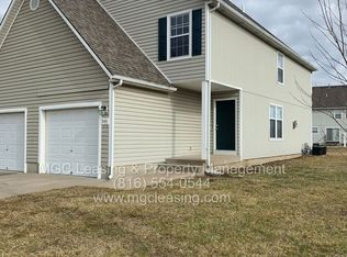 513 N Foxridge Dr, Raymore, MO 64083