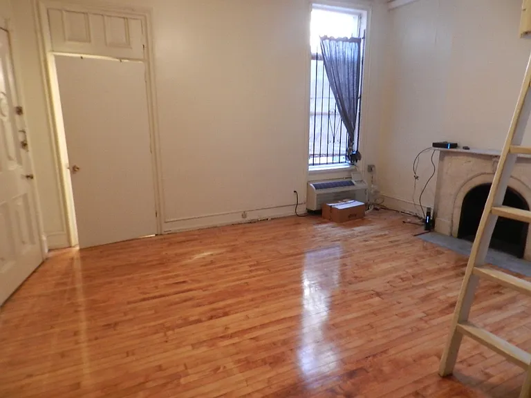 2118 Walnut St — Photo 2